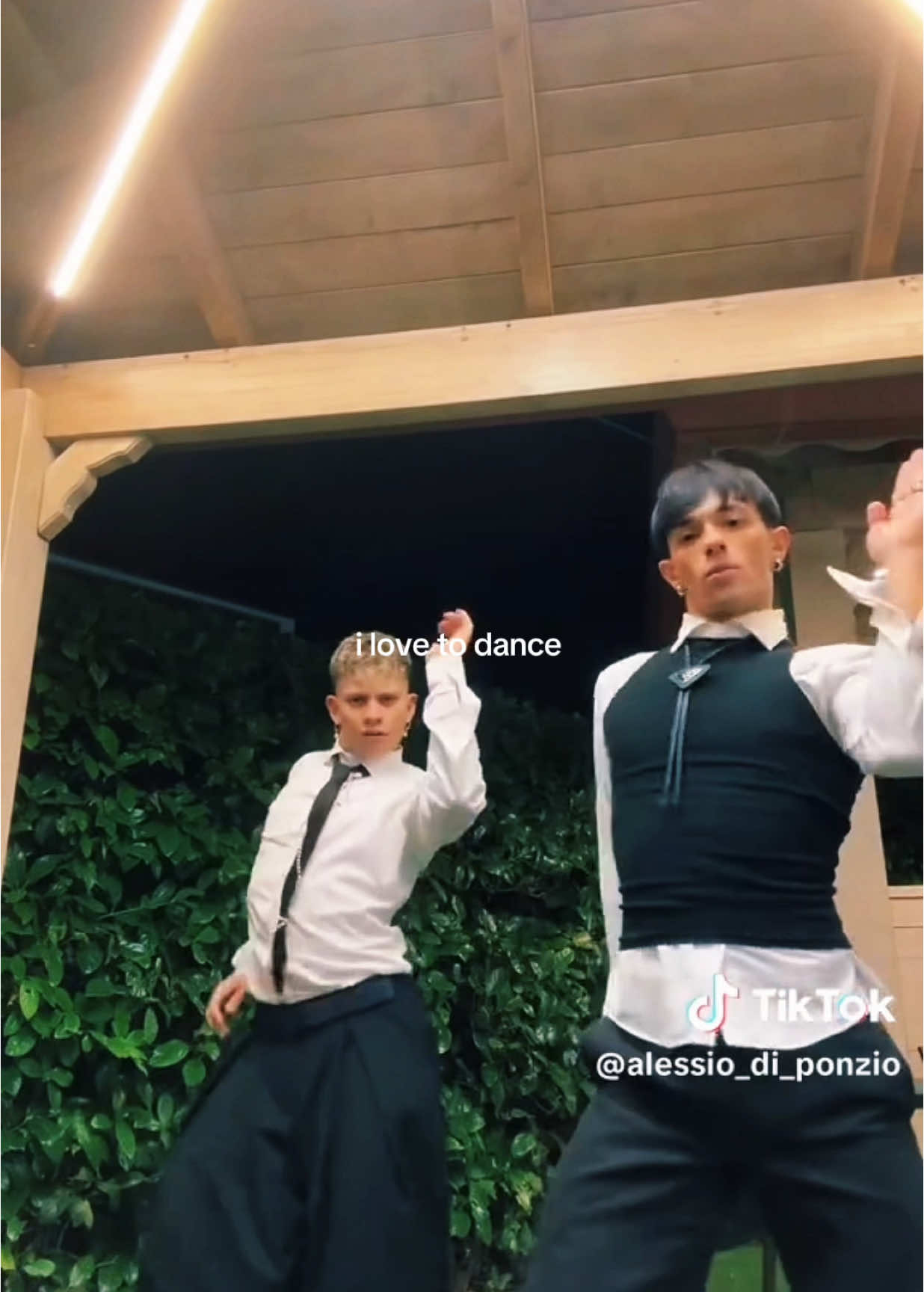 I love to dance 🌟 #danieledoria #amici24 #amiciufficiale #alessiodiponzio @dani 🧃 @Alessio Di Ponzio 