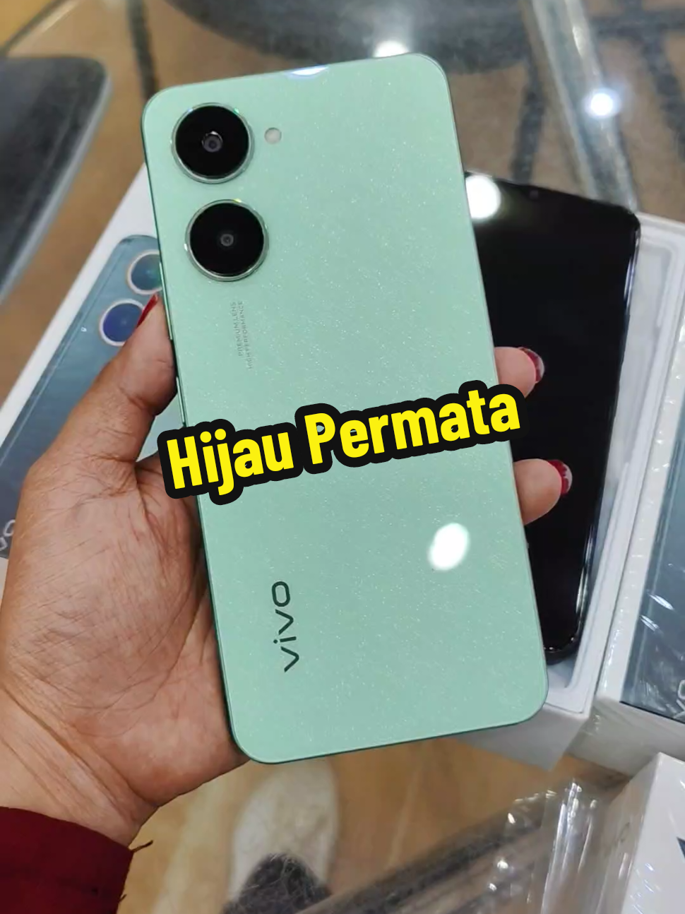 Warna Hijau permata di VIVO Y03T menampilkan efek visual menyerupai permata berkat proses ukiran mikro 3D dan lapisan nanometer yang memberikan tekstur transparan yang berkilau #y03t #vivoy03t #hijaupermata #hpvivo #vivo #smartphonevivo #papua #papuaselatan #merauke 
