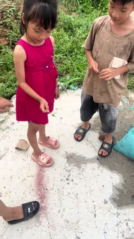 Cho các e 1 vé về tuổi thơ của bố 