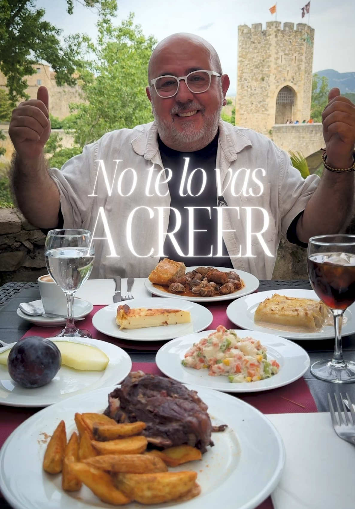🏰Disfrutar de platos tradicionales y carnes a la brasa en una agradable terraza frente al impresionante puente medieval de Besalú, puede parecer un lujo al alcance de pocos bolsillos 👑 pero aunque parezca increíble no lo es en absoluto ¡Todo lo contrario!  En el buffet Castell de Besalú de lunes a viernes puedes comer y beber cuanto te plazca por 21,80€, y los fines de semana por 27,80€ 🥹 ¡Importante! Te aconsejo que el fin de semana hagas reserva. ¡Que lo disfrutéis!😘 @Castell de Besalú  📍C. del Pont, 2, 17850 Besalú, Girona 📞872 20 80 40 #buffet #buffetlibre #girona #besalu #besalú #experienciagastronómica #cuinacatalana #cocinatradicional 