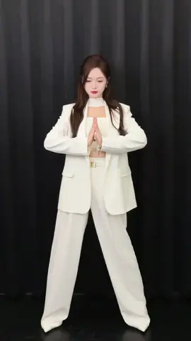 😏 🙏🏻 🫷🏻🫸🏻 👏🏻 #吴宣仪  #wuxuanyi  #fyp 