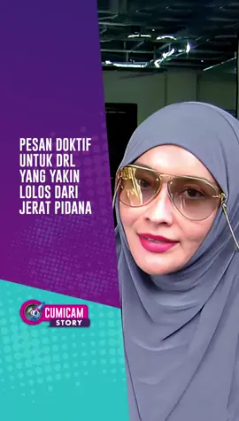 Pesan Doktif Untuk DRL Yang Yakin Lolos Daei Jerat Pidana Drama aksi saling lapor antara Doktif dan dr. Richard Lee kembali memasuki babak baru yang semakin memanas. Setelah sebelumnya dr. Richard hadir sebagai saksi dalam laporan yang dilayangkan oleh Doktif di Polda Metro Jaya, kini giliran Doktif yang memenuhi panggilan Polres Metro Jakarta Selatan atas laporan balasan dari dr. Richard. Doktif, yang didampingi oleh tim kuasa hukumnya, menjalani pemeriksaan intensif oleh penyidik. Ia mengaku dicecar hingga 30 pertanyaan yang berkaitan dengan kasus tersebut. Namun, Doktif tidak datang dengan tangan kosong. Dalam kesempatan ini, ia membawa bukti tambahan yang diklaimnya akan memperkuat posisinya, sekaligus menjadi bentuk perlawanan atas laporan dr. Richard Saksikan selengkapnya di Youtube channel Cumicumi.com. Jangan lupa like comment & subscribe! (Link di Bio) #cumicumidotcom #doktif #richardlee #pidana #skincare #infotainment #gosipartis #gosipviral #hotgosip