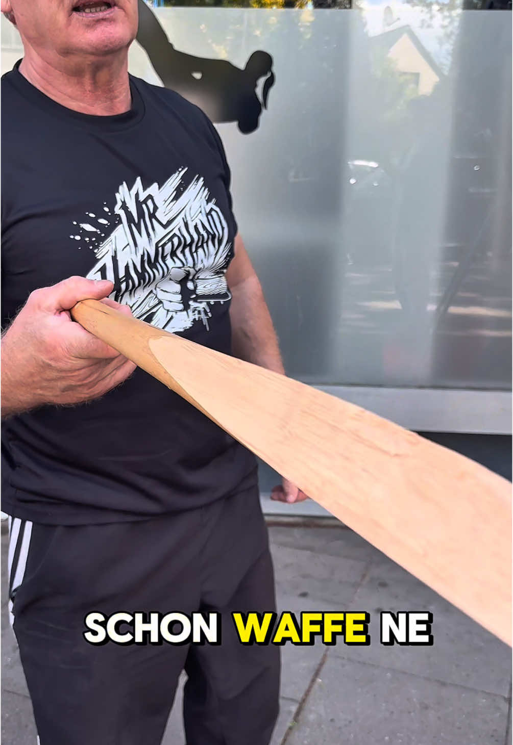 Ist schon ne Waffe.. 🥋👊🏼 @MosanGymHamburg #fit #Fitness #fitnessmotivation #motivation #weapon #baseballtbat #viralvideos #beer #fyp #bottle #coconut #break #martialarts #hand #explore #explorepage✨ #boxeo #tutorial #bosna #hamburg 