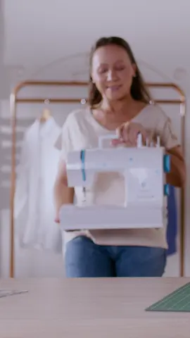 A Máquina de Costura Doméstica Portátil Genius Plus Elgin foi feita para quem busca facilidade e desempenho no dia a dia! 🧵✨ Vem conferir as características dessa máquina incrível: - 31 pontos para diferentes tipos de costura - Iluminação LED para mais precisão - Prega botões e zíperes com facilidade - Braço removível com porta-acessórios para mais praticidade - Enchedor de bobina automático e alavanca de retrocesso Com 1 ano de garantia e Troca Expressa, você costura com tranquilidade! 🛍️ Escolha a sua Genius Plus e costure com mais liberdade! #Elgin #MáquinaDeCostura #costuracriativaparainiciantes #GeniusPlus #FeitoPorVocê #costurarfazbem #artesanatocriativo #DIY #moda #costureiraporamor