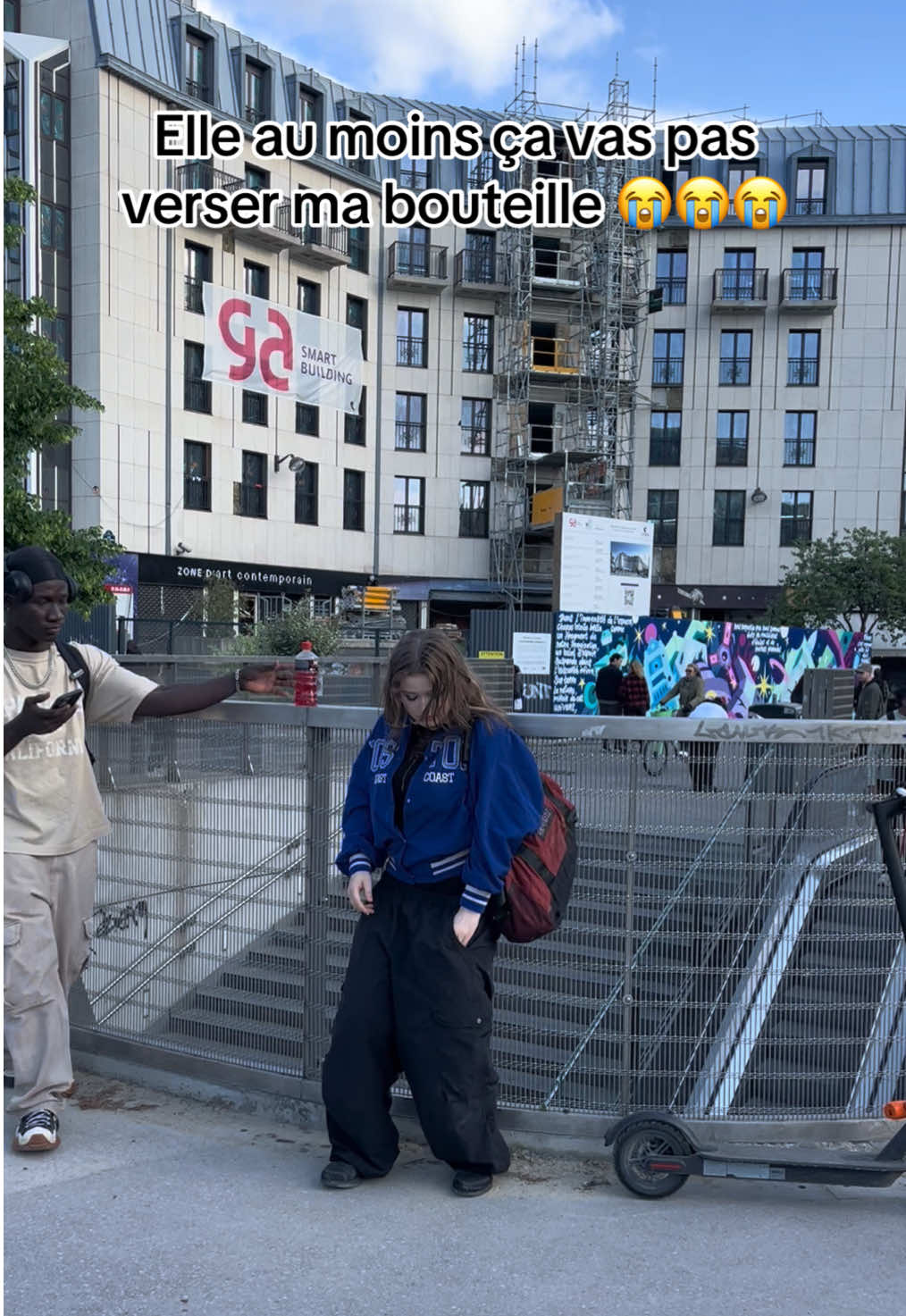 Au moins elle n’a pas renversé la bouteille 😭😭😭#expériencesociale #gentillesse #france🇫🇷 #paris #😭😭😭😭😭😭💔💔💔💔 