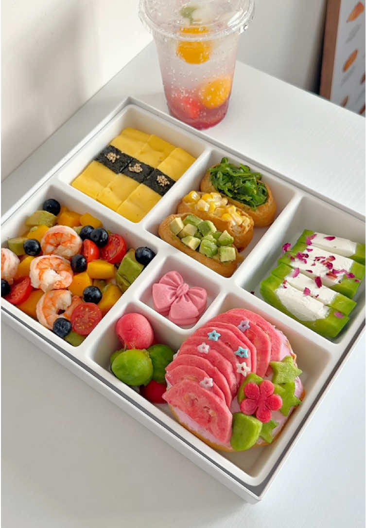 Make a bento for my bestie🥢🍣#asmr #asmrfood #satisfying #satisfyingvideo #tiktokfood #foodtiktok #lunch #bento 