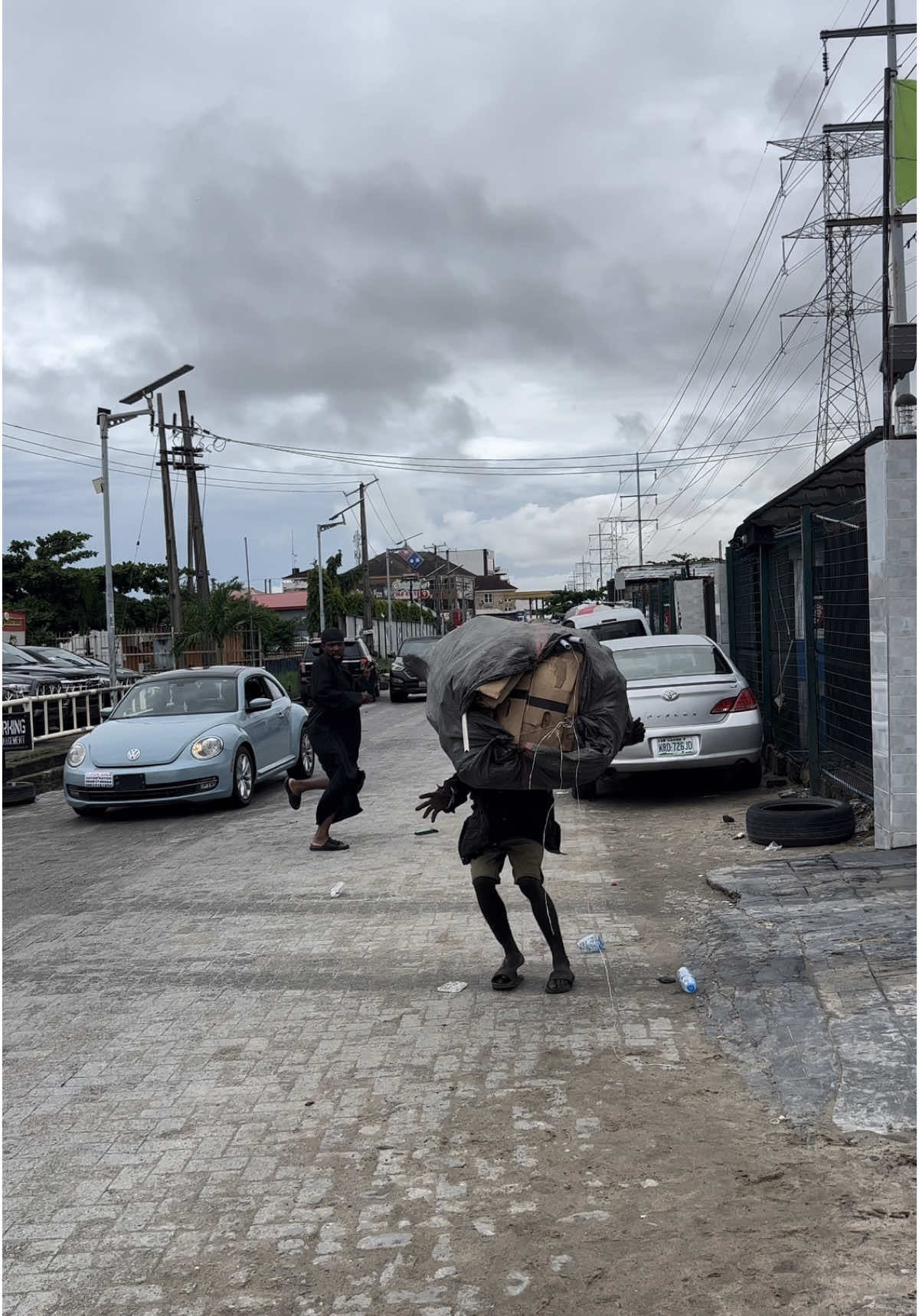 Crazy phone shock🤣😂😂😂😂😂😂 Share after watching😂😂😂 🎵Music credit 👉 Dangbana by @Fola Blaze  cc @mazitundeednut @krakstv  #reels #pranks #Machigoldpranks #viral