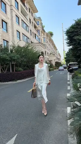 #一個人也要好好生活 #願遇良人 #獨自前行 #單身女人的生活 #情感