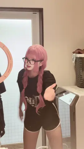 本当にうちYouTubeとか見ないんだけど最近コムドットさんにハマっててちょっと本気でグッズとか買おうか迷ってる🤦‍♀️沼すぎるよ……。コムドットさん嫌いって方いらっしゃるけど本当に動画みてみてほしい。うちも最初動画見る前はあんまり好きじゃなかったけど動画みたら本当にやばいよまじで沼 #中学生 