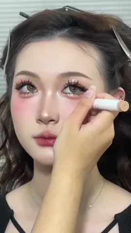 Quá đẹp luôn #kitanguyen #kitamakeup #makeuplongbien #makeupprom 
