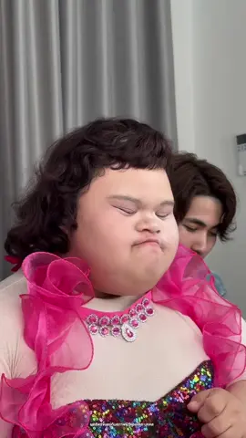 เมื่อน้องหลินต้องไลฟ์ขาย #คุชชั่นยูรีวิงค์ พรีเซนเตอร์ตัวน้อยคนนี้เขาแจกโปรโมชั่นเด็ดขนาดไหน🤣 #คุชชั่นน้องหลิน #หลินท่าขอนยาง #ยูรีวิงค์ #paydaysale #cushionyuriwink 