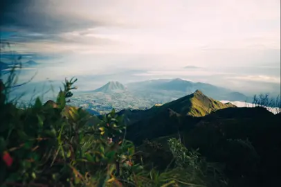Spoils of the summit [3/3] @Christel @jills 👾 @Viltrox #fujifilmxm5 #cinematic #colorgrading #fujifilm #gunungmerbabu #arcteryx #salomon #montbell 