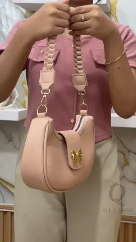 Absen yukk siapa yang udah pada co shoulder cantik ini😍🥰 yang belum kebagian join live sekarang guyss‼️🔥#tasselempangwanita #taswanita #fyp #belilokal #joinlive #shoulderbagwanita 