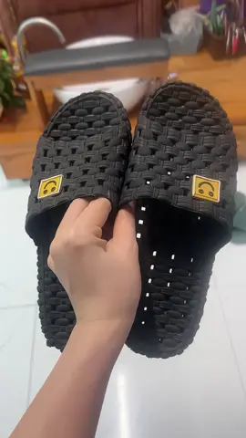 Dép lê đi trong nhà êm ái…#dogiadung #giadungtienich #dep #deple #depvanphong #depditrongnha #dephottrend 
