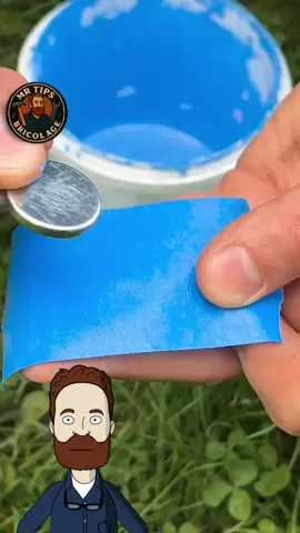 🎨 Deux astuces peinture que tu vas adorer ! ✅ Une poignée maison avec un serre-joint pour transporter ton pot sans galérer ✅ Un support à pinceau avec une bouteille et un aimant pour éviter d’en mettre partout Tu peins bientôt ? Garde cette vidéo en favori ! 🔁 Like si t’as appris un truc, 💬 Dis-moi en commentaire ton astuce à toi, 📲 Et abonne-toi pour ne rien rater des prochaines idées bricolage ! #astucepeinture #bricolagefacile #DIY #renovationmaison #travauxmaison #tuto #faitmain #homediy #astucebricolage #foryou #foryoupage #fypシ