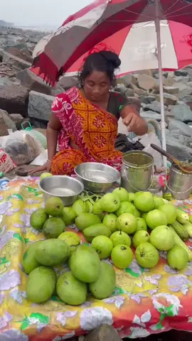 Hardworking Lady Selling Green Mango Cutting Skills in India #food 