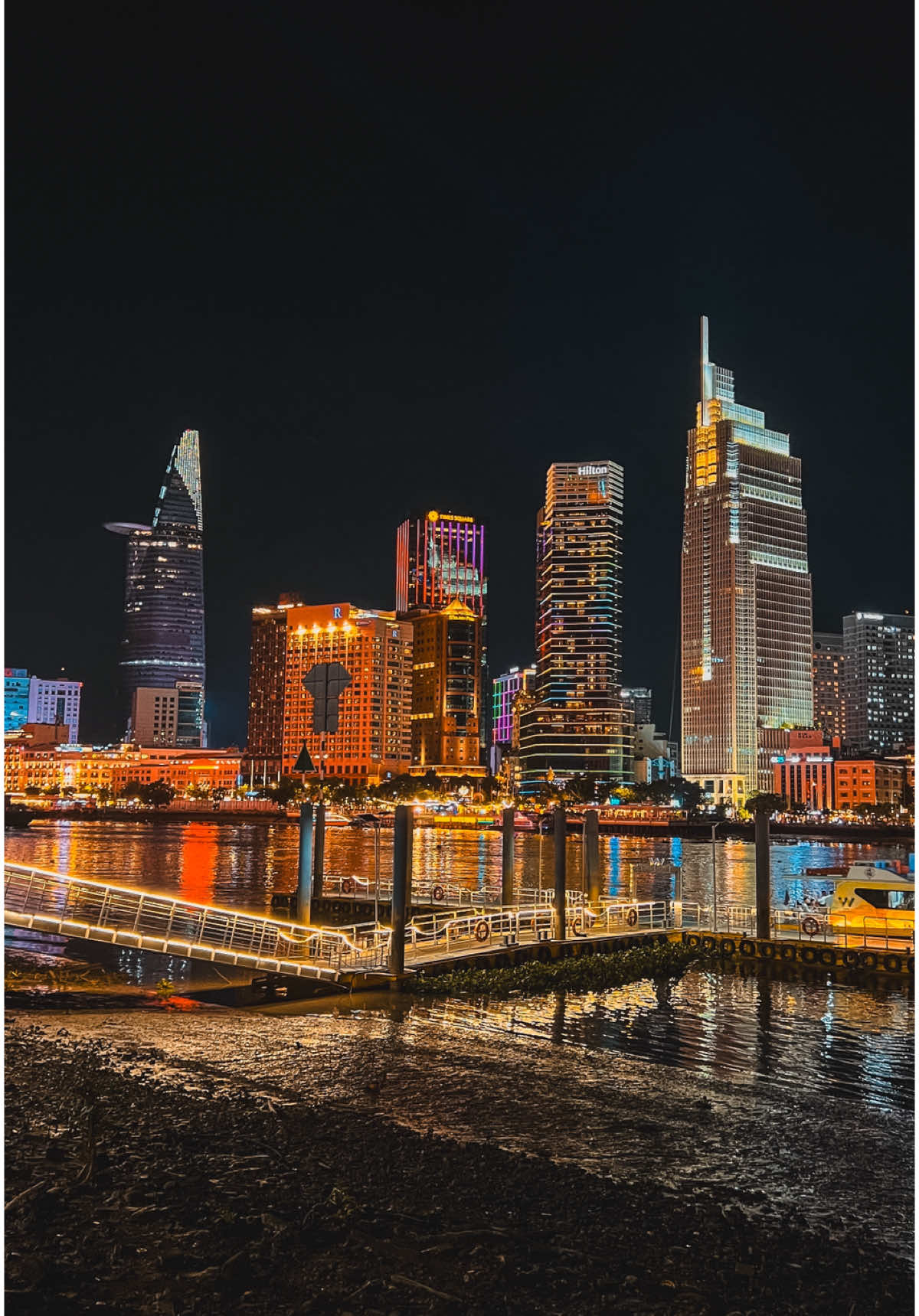 This Starbucks is located in Thu Thiem Riverside Park, with a stunning view of the Saigon River and the iconic skyline of District 1. It’s the perfect spot to relax and take in the beauty of the city. 📍Ho Chi Minh City, Vietnam. ________________ #thuthiempark #hochiminhcity #skyline #vietnamskyline #vietnamtrip #visitvietnam #vietnamtravel #vietnam