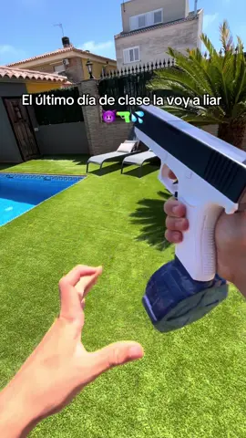 Mis amigos cuando me vean con una pistola de agua automática van a flipar 🤭 #pistoladeagua #pistoladeaguaelectrica #waterfight #verano #playa #piscina #juguetes #watergun 