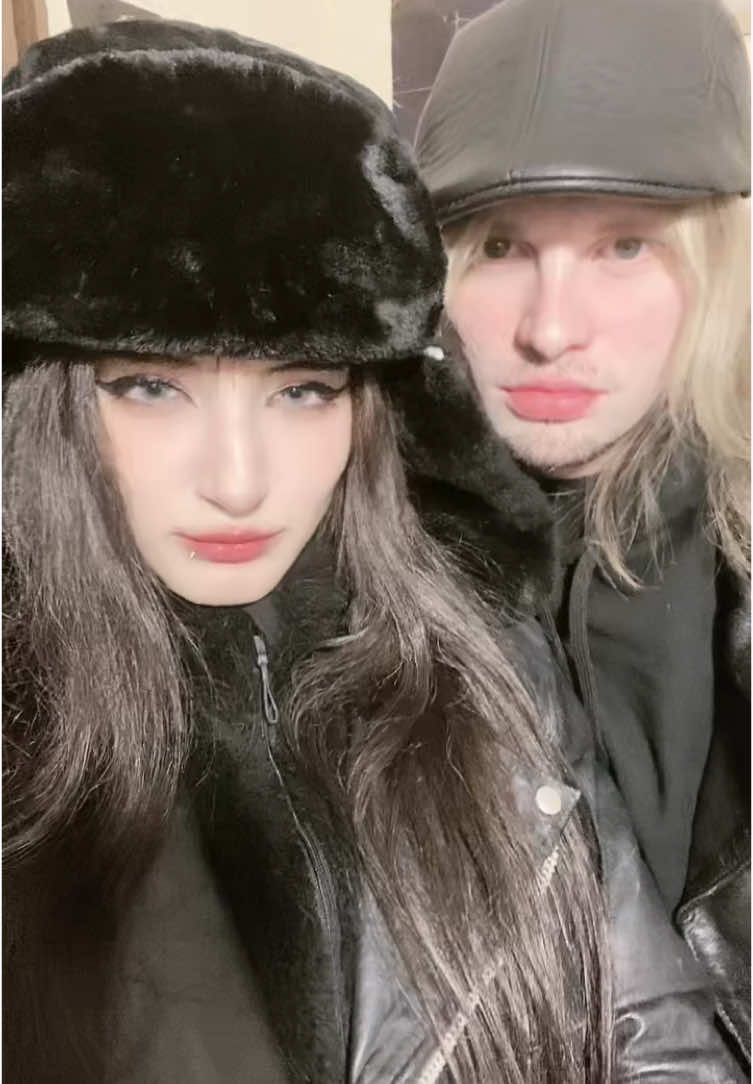 Eu e meu amor @felipesoares6530  #stillborn #blacklabelsociety #metalvibes #darkaesthetic #coldseason  #casal #vibedark #estilodark #amorobscuro #invernorock #rocktiktok   #rockcouple   #metalvibes   #heavymetalmusic   #rocknrollstyle   #gothvibes   #darkaesthetic   #metalcouple   #blacklabelsociety   #alternativecouple  
