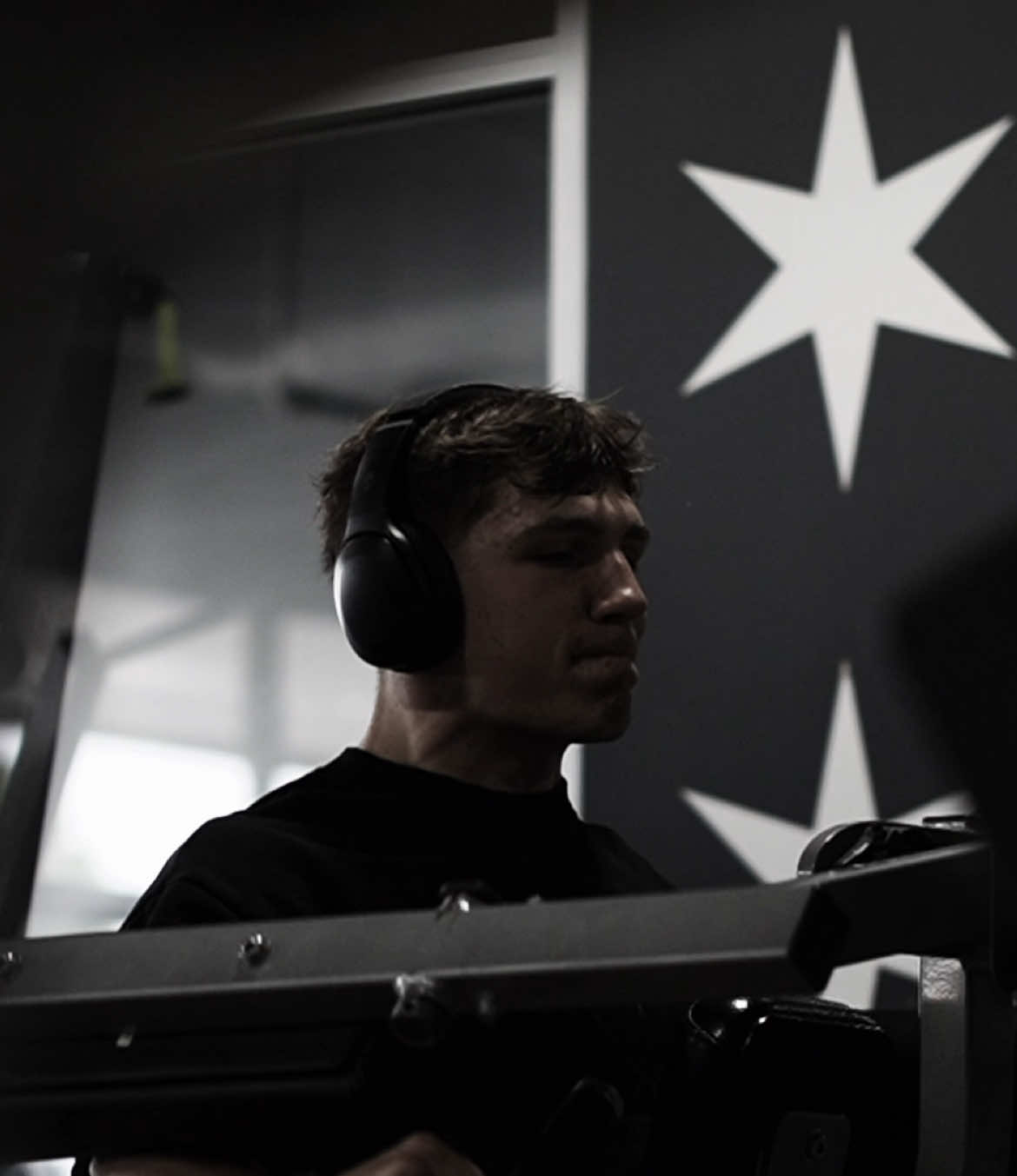 don’t care if it hurts… #dietz #gymmotivation #gym #supportundergroundlifting #cinematic #cinematography 