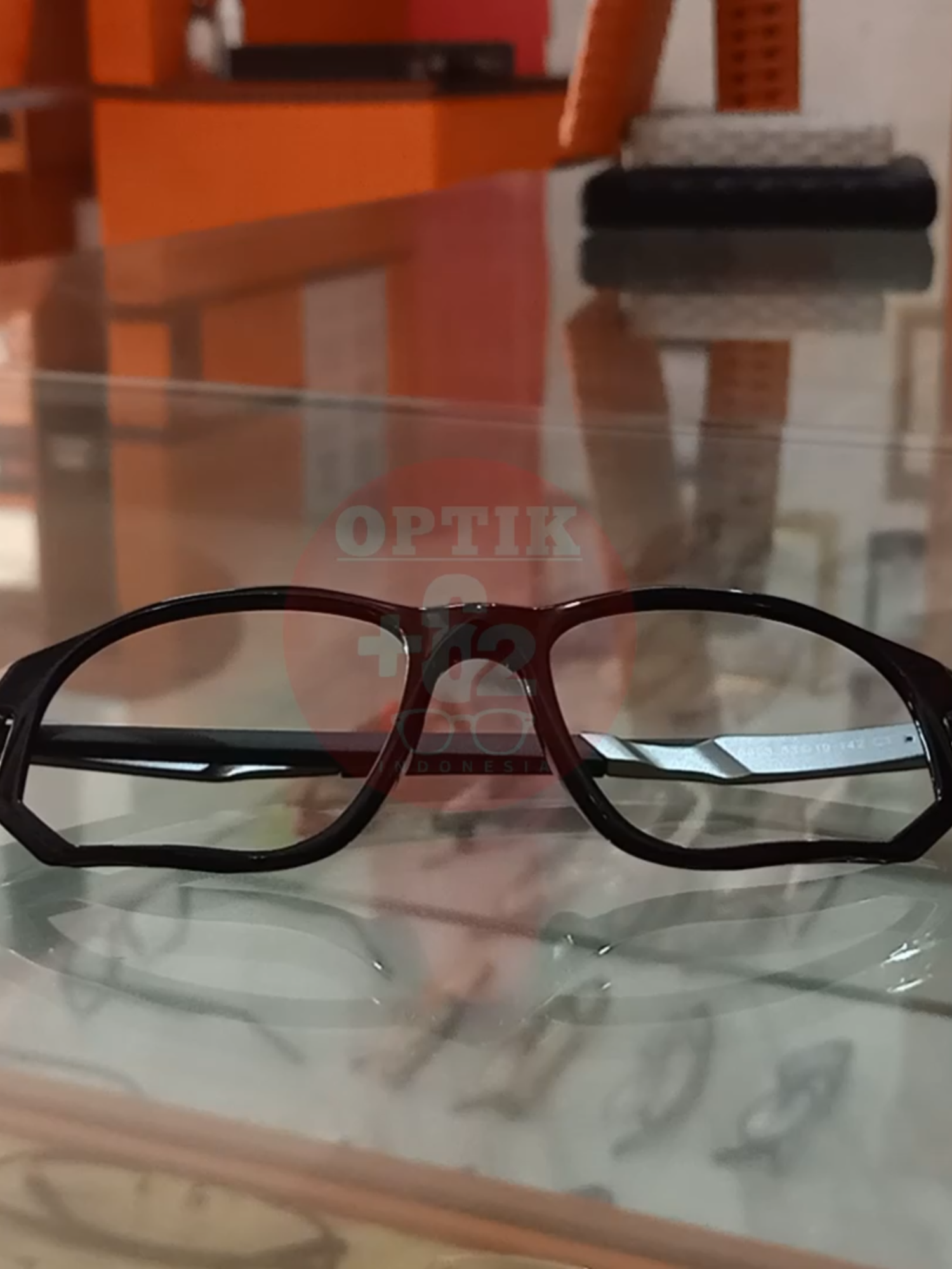 Frame berkualitas desain sporty dan trendy. Bisa order sekalian lensanya ya sesuai resep atau lensa untuk kacamata baca #palmira #framekacamata #lensakacamata #sporty #framesport #malang #fyp