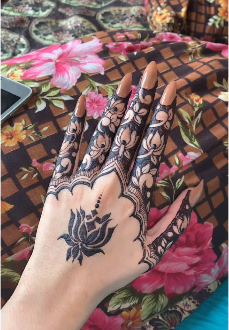 Shahi chowk GM abad fsd must repost my video @Branded Hoor CL @مہندی کا جھاں 🌎😍♥️ @Queen ZARA 👑 #mehndidesign #viral?videotiktok😇😇 #foryoupage #mehndilove #viralvideo #eidmehndi