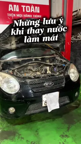 Những lưu ý khi thay nước làm mát động cơ.#baoduongoto #suachuaoto #baoduongdinhky #nuoclammat #trunganhgarage 