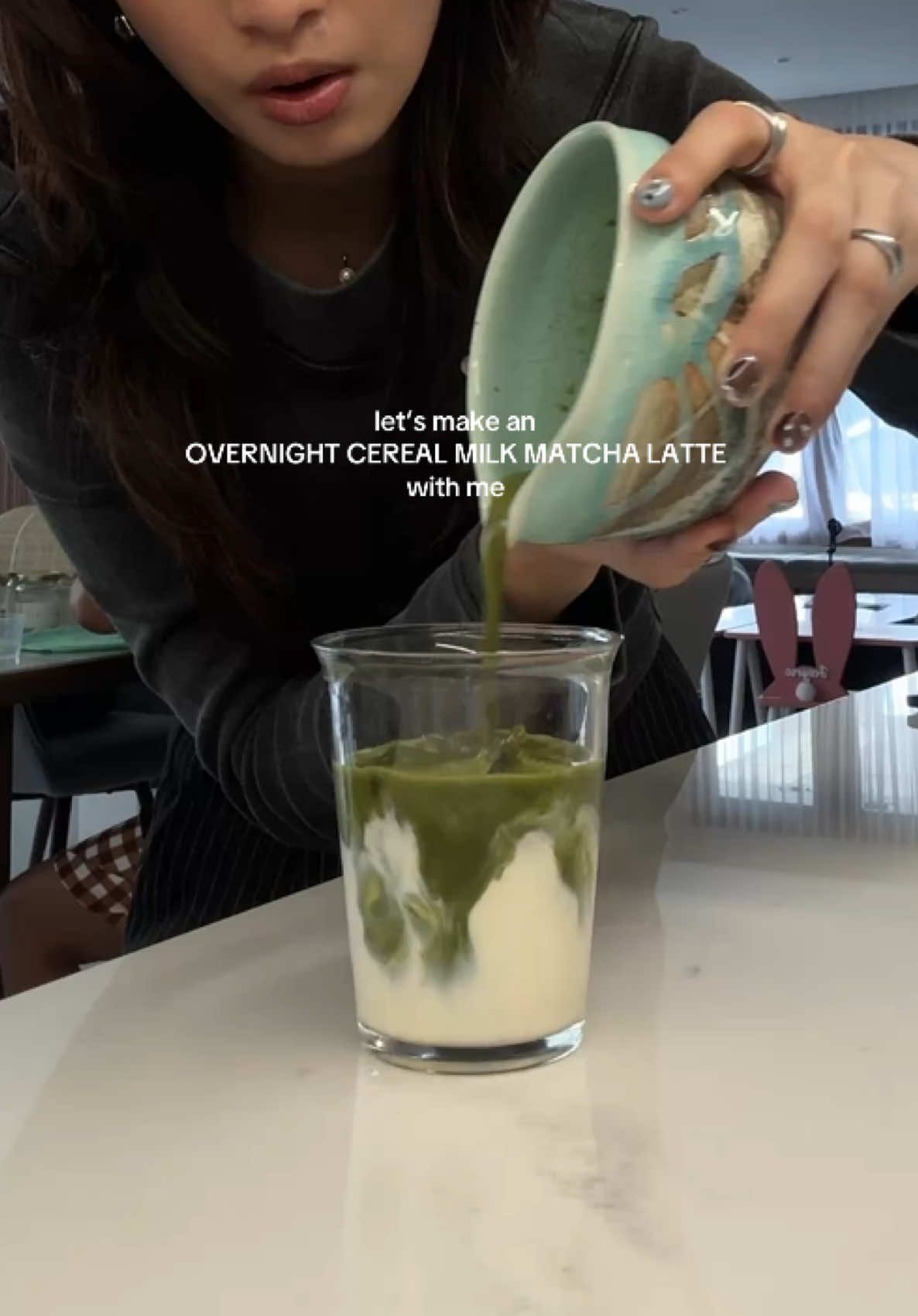 jujur ga terlalu suka, i prefer latte biasa aja hiks  #matcha #homecafe #matchalover 