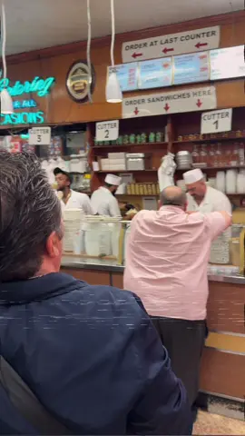 My favorite @Katz’s Delicatessen even at 11pm. 