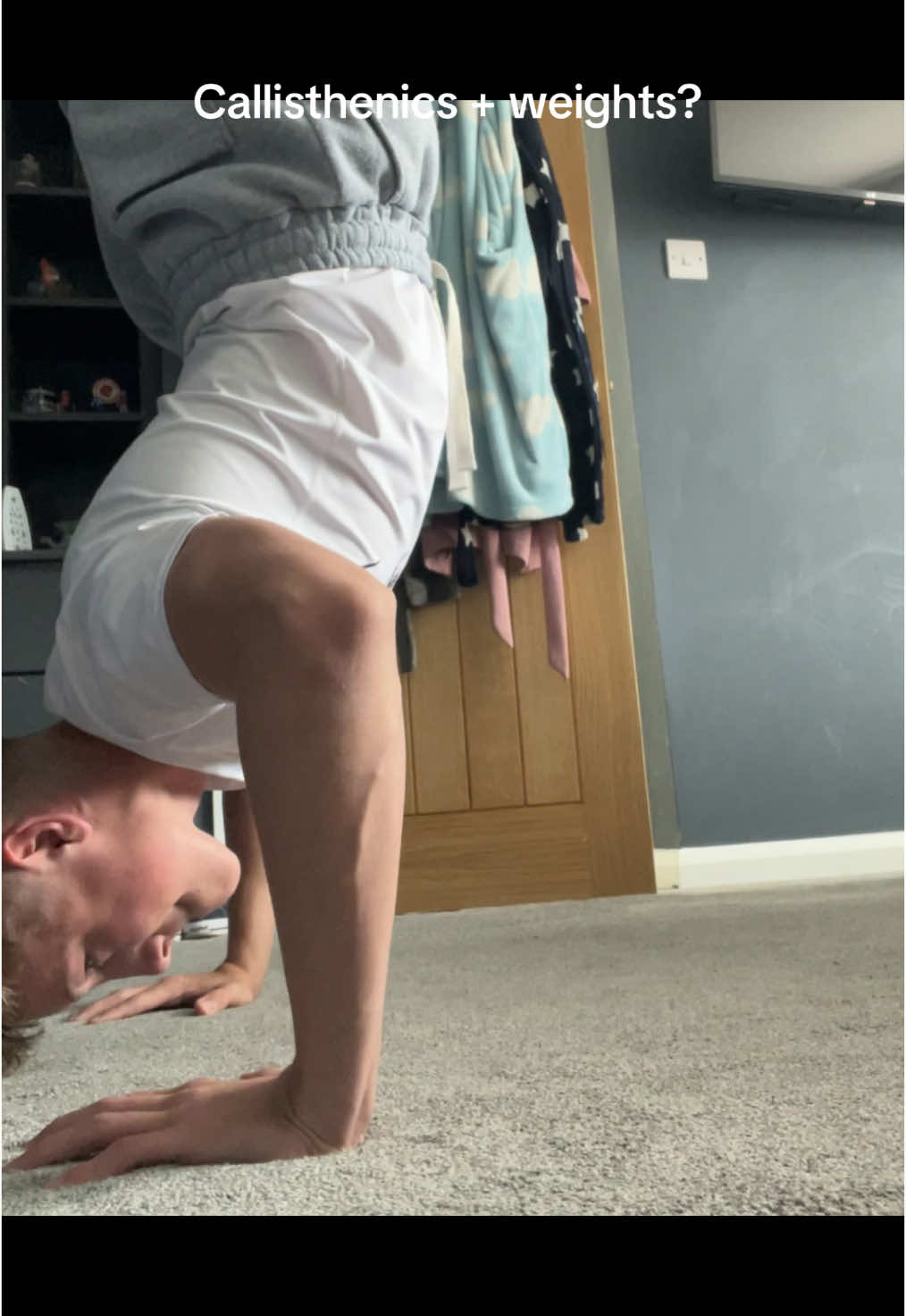 #calisthenics #gym #bodyweight #gymrat #14yo #build #fyp #foru #foryyou #calisthenicsworkout #handstand #elbowlever #handstandpushup 