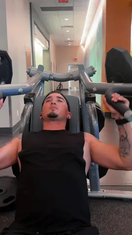 Just showing up every day. That’s the real flex. 🏋️‍♂️ #GymLife #FitnessMotivation #TransformationJourney #NobodyKnow #HardWorkPaysOff #WorkoutRoutine #GymTok #FitnessTikTok #LatinoFit #ViralVideo #MiamiFitness #NoPainNoGain #MensPhysique 