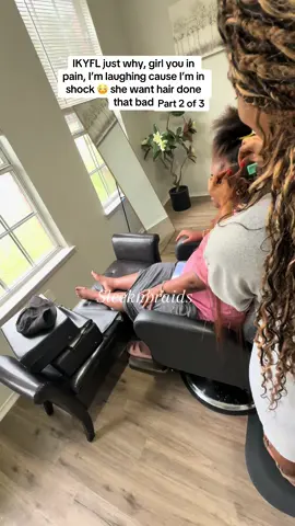 Lady goes into labor while getting her hair done #pregnant #salonlife #laborhair #hairstyle #knotlessbraids 