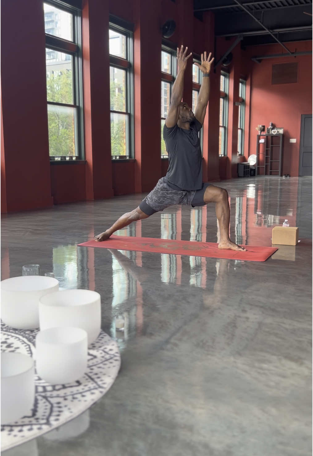 Yoga flow to Tree Pose for lower body strength and balance #canvasmuscle #yoga #v12yoga #legs #quads #dallasstrong