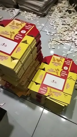 Kardus Fried Chicken Muat Ayam Goreng Dan Nasi  #kardusfriedchicken #kardusayam #kardusayamgeprek #videotiktokviral #belanjaditiktok #videojualan #semuaorang 