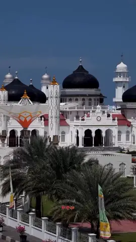 #caption ⬇️ MASJID RAYA BAITURRAHMAN KOTA BANDA ACEH adalah sebuah masjid bersejarah yang berada di Kota Banda Aceh, Provinsi Aceh. Masjid ini dibangun pada tahun 1879 dan merupakan simbol agama, budaya, semangat, kekuatan, perjuangan dan nasionalisme rakyat Aceh.  Masjid Raya Baiturrahman yang asli dibangun pada tahun 1612 di masa pemerintahan Sultan Iskandar Muda. Ada juga yang mengatakan, bahwa masjid Raya Baiturrahman yang asli dibangun lebih awal pada tahun 1292 oleh Sultan Alaidin Mahmudsyah. #suport #fypシ #storyvideo #storyreal #sejarahaceh #acehlonsayang #sotv14 