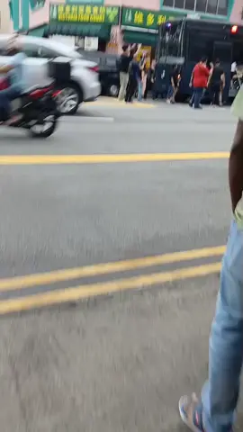 Singapore Police Force & Immigration CheckPoint Authority raided illegal Foreign Female Workers from China & Vietnam at Lor 23 Geylang.