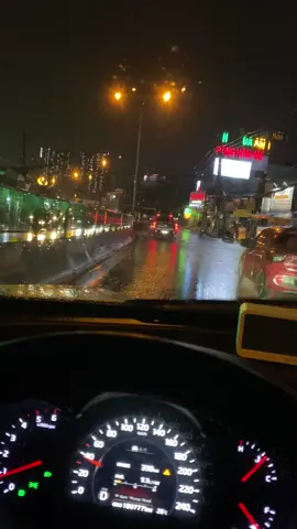Lái xe trên đường về những ngày mưa!! Cảm xúc khó tả thật... #laixedem #troimua #laixechill #driver 