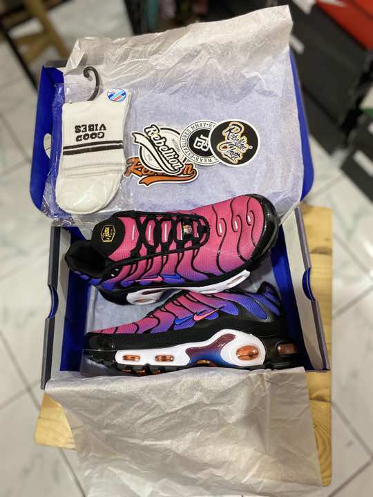 ganteng pisan oeee . bisa kalian co di toko oren order hubungi kontak ada di bio profil barca size  40 25cm 41 26cm 42 27cm 43 27,5cm 44 28cm store magelan pakelan depan benoa cafe ( gmap rebellion cloth ) shopee rebellioncloth #magelang #niketn #tnbarca #skenaoutfit #fyppppppppppppppppppppppp 