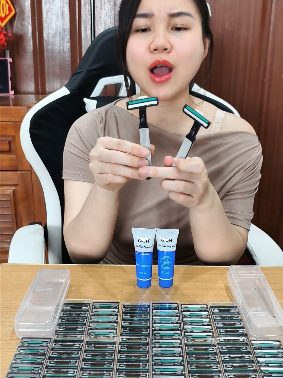 Sét dao cạo râu 72 lưỡi + 2 cây cạo  kèm gel cạo râu #setdaocaorau #daocaorau #daocaorautienloi 