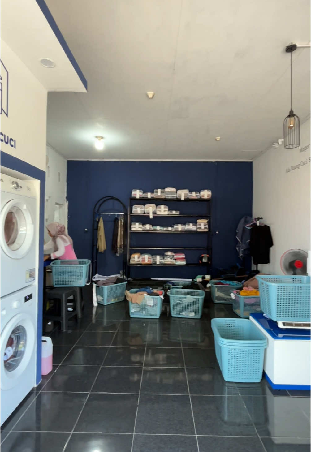 Yuk yang mau laundry kesini aja🤩😇 #laundry #laundrypadang #openinglaundry #cucibersihcucinyaman #cucibersihcucinyaman #expresslaundry #expresslaundry #laundrybaju #laundrykiloan #laundrysatuan #unand #laundrysepatu #laundrytas #universitasandalas #fyp 