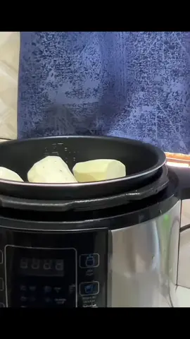 6L electric pressure cooker @250,000 for deliveries call For deliveries call/watsapp #pressure #pressurecooker #kampala #onlineshopping #trendingvideo #kitchengadgets #fyp #kitchen #twinskitchenware 