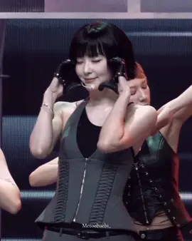 Irene saved Seulgi by not letting her do any poses or anything related to politics, she didn't want anyone to hate her. Thank you Irene !!! #irene #seulgi #redvelvet #fyp #foryou #tiktok #metoobaebi 