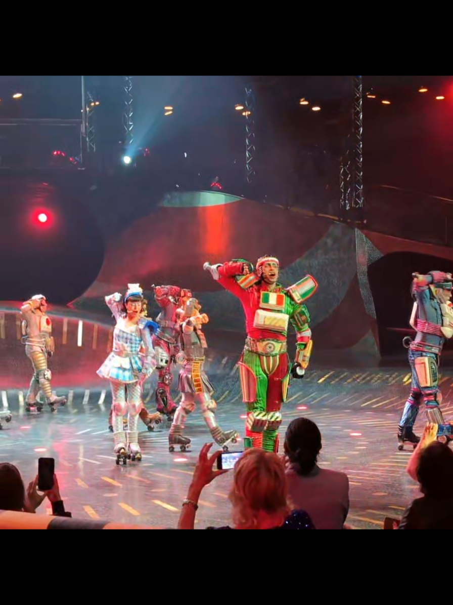 @Óscar Fonseca as Espresso and @poppyblackledge as Dinah during yesterday's opening night ✨🔥 #starlightexpress #starlightexpressbochum #starlightexpressmusical #StEx #espressostarlightexpress #dinahstarlightexpress #musicaltheatre #musicals #rollschuhe 