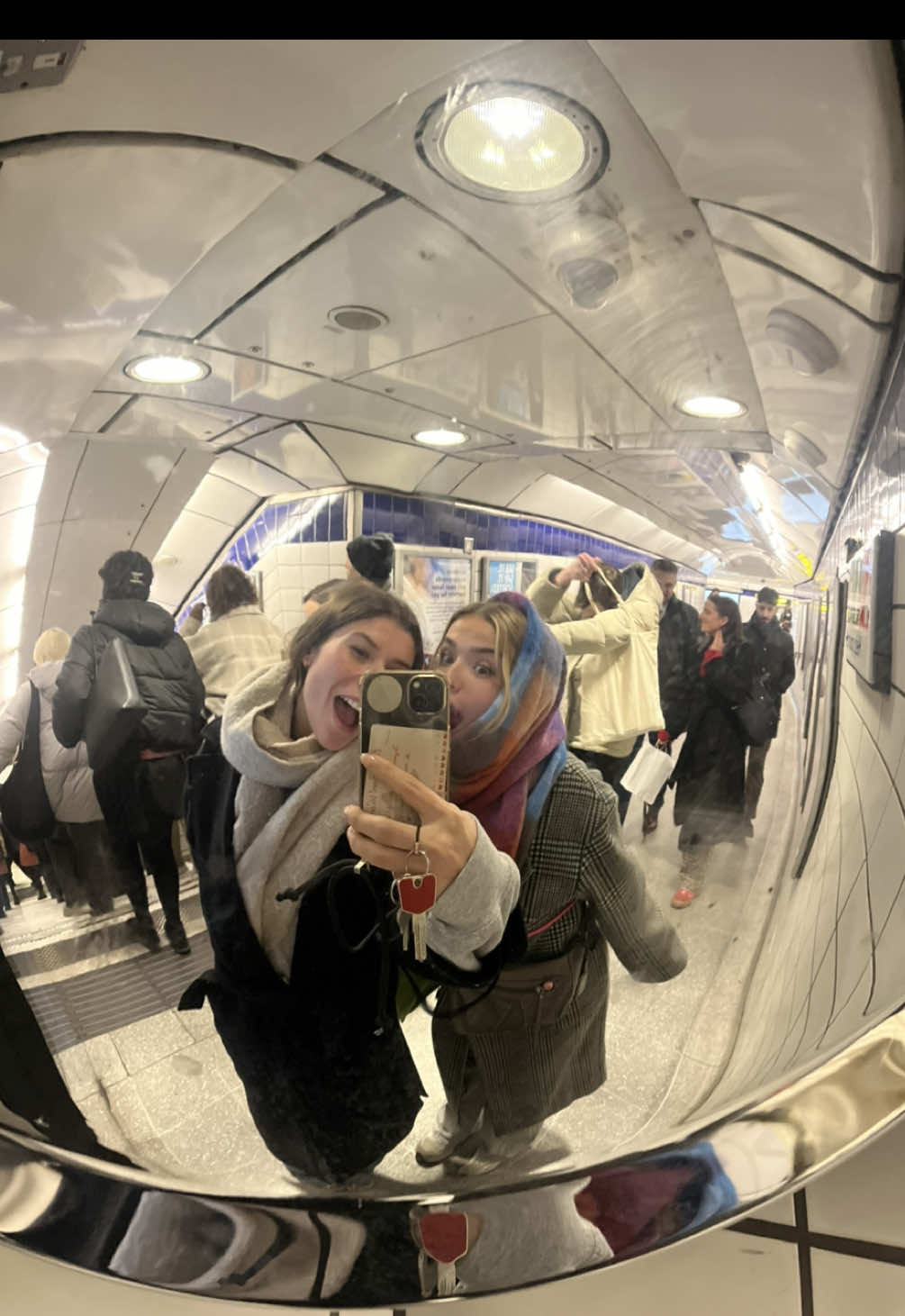 Ça paraît logique vu que jpasse ma vie avec elle🤸🏼‍♀️ @hi stalker 🐒  #bestie #fyp #pandorajewelry 