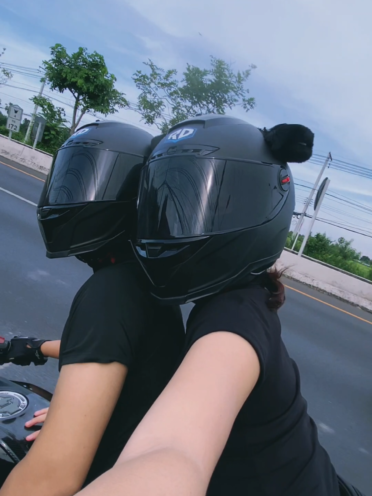 ดีนะมีกันน็อค.😵‍💫💫#yamaha #r15 #r15v4 #foryou #foryoupage #fyp #เที่ยวกับแฟน #เทรนด์วันนี้ #อย่าปิดการมองเห็น #ฟีดดดシ 