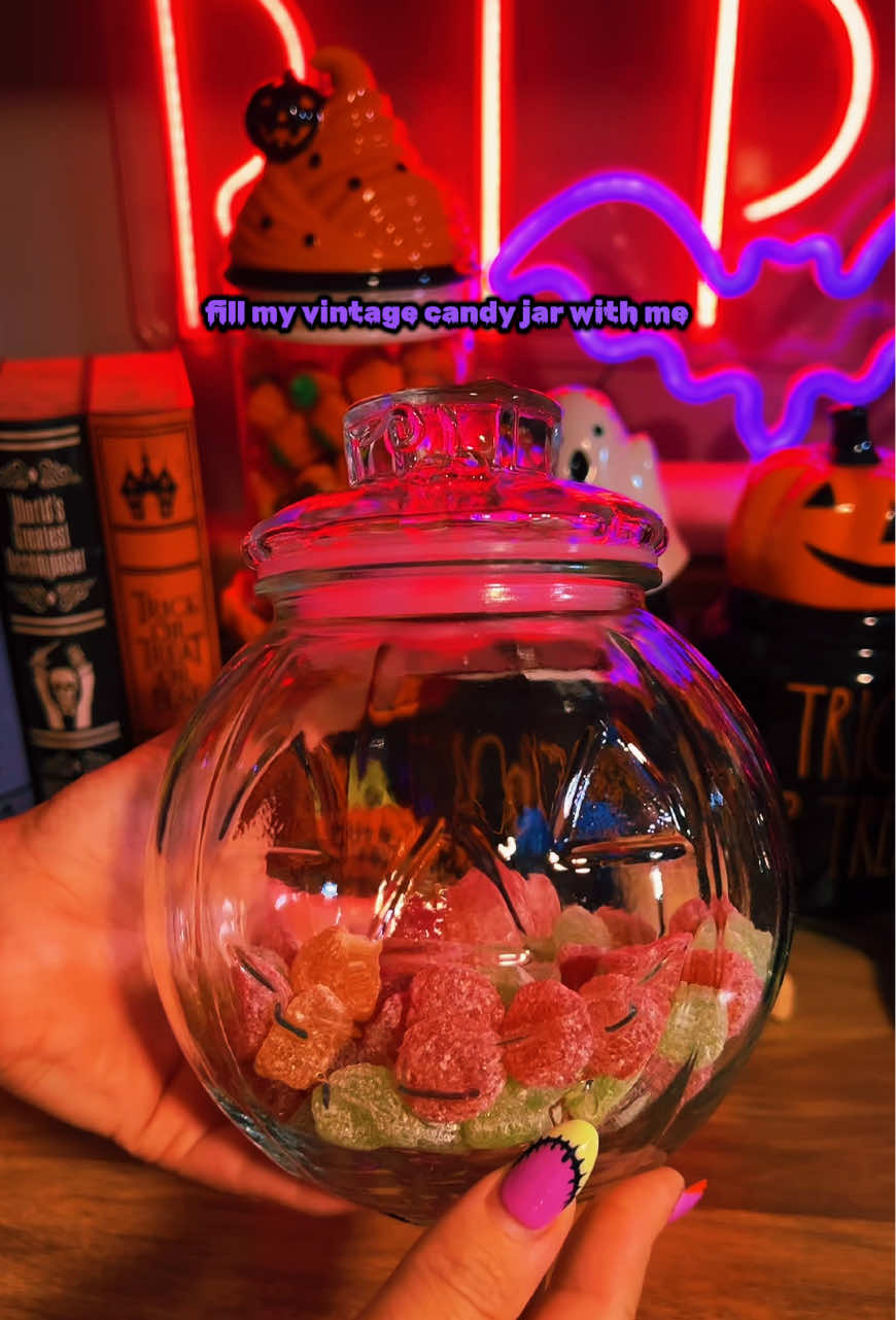 Fill my vintage candy jar with me 🎃🍬🍏 #vintage #90s #fyp #halloween #summerween #spookycute #trickrtreat #cozyvibes #pumpkin #halloweendecor 