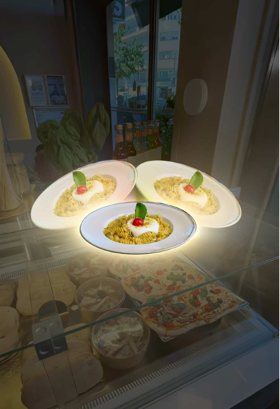 Pasta + SpeedRamp = 🔥🔥🔥 Make your food look this good? DM me! 🎬 Паста + спидрамп = 🔥🔥🔥 Хочешь так же вкусно? Пиши! 🎬 #pastaedit #speedramp #pastatiktok #FoodTok #videomagic #contentcreator #cinematicreel #visuals #видеомонтаж #спидрамп #фудвидео #рекламаеда #монтаж #съёмка #вкусно #tiktokvideo #foodreels #filmbypanch 