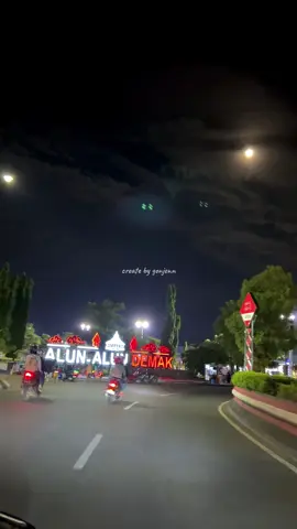 lagune wong demak ndue gawe #demak #besaran #grebekbesardemak #pasarmalam #alunalun #masjid #masjiddemak #lagu #laguviral #liriklagu #sajadahmerah #sajadah #fyp #beranda #story #storywhatsapp 