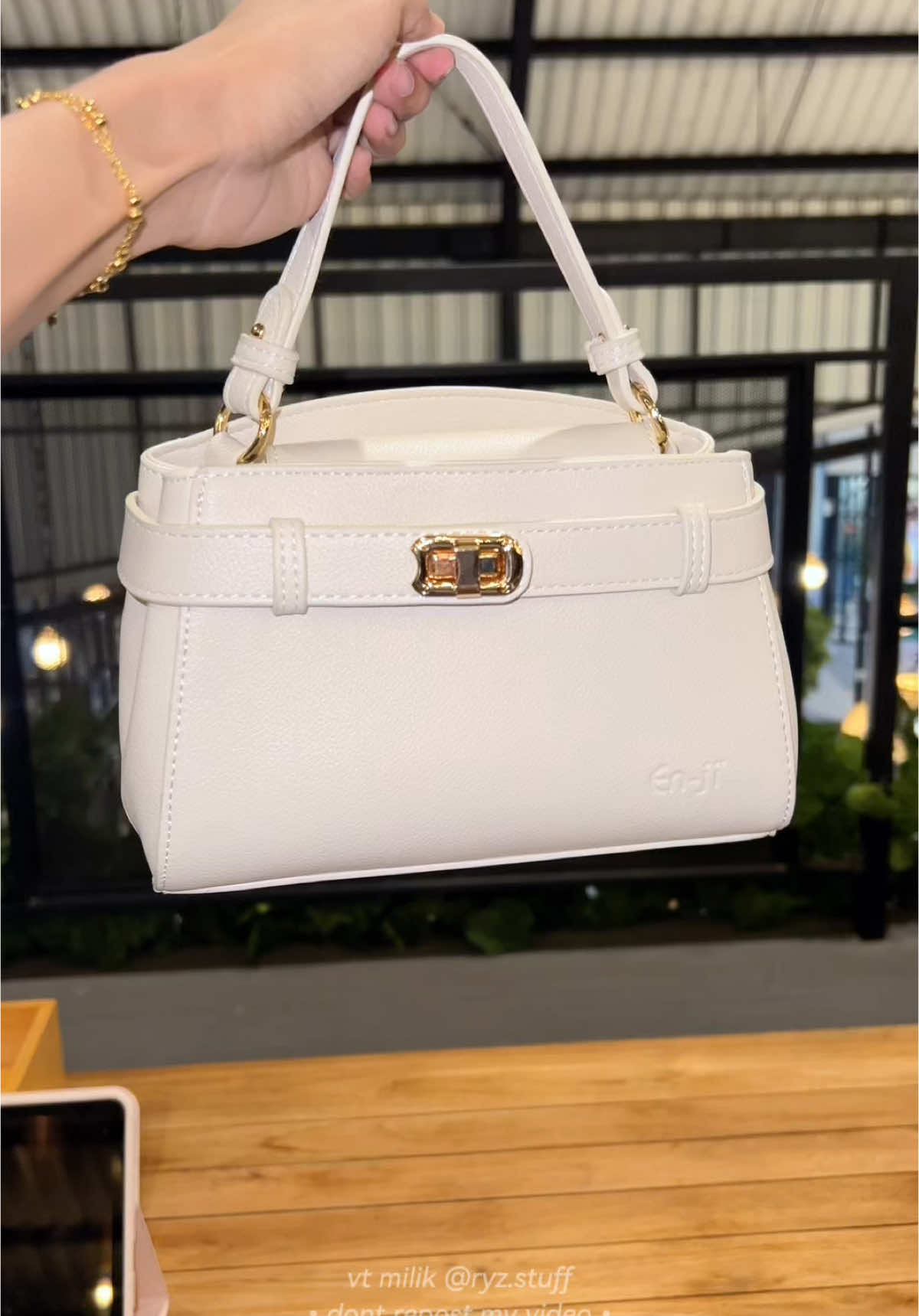 #rekomendasitas #taswanita #enjibag #tasenji #risabag #handbagwanita #tasselempangwanita #slingbagwanita 