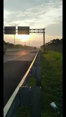 jam panas lombok an  #fyp #trkcabe #toltransjawa #lewatberanda #km342 @_𝙥𝙥𝙠𝙬𝙖𝙚 